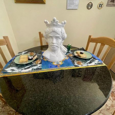 Maya'S Apartment Close To Ballaro Market And Central Station Palermo Luaran gambar