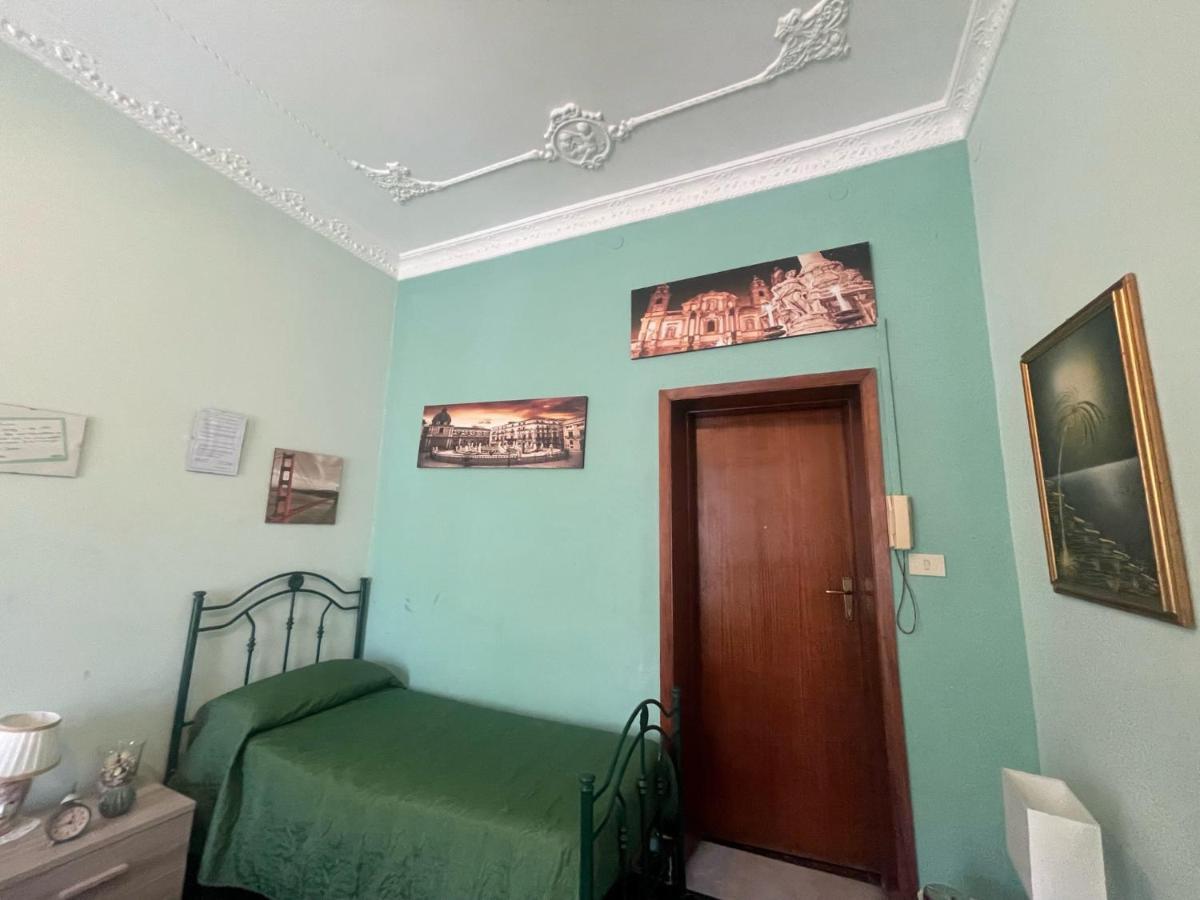 Maya'S Apartment Close To Ballaro Market And Central Station Palermo Luaran gambar