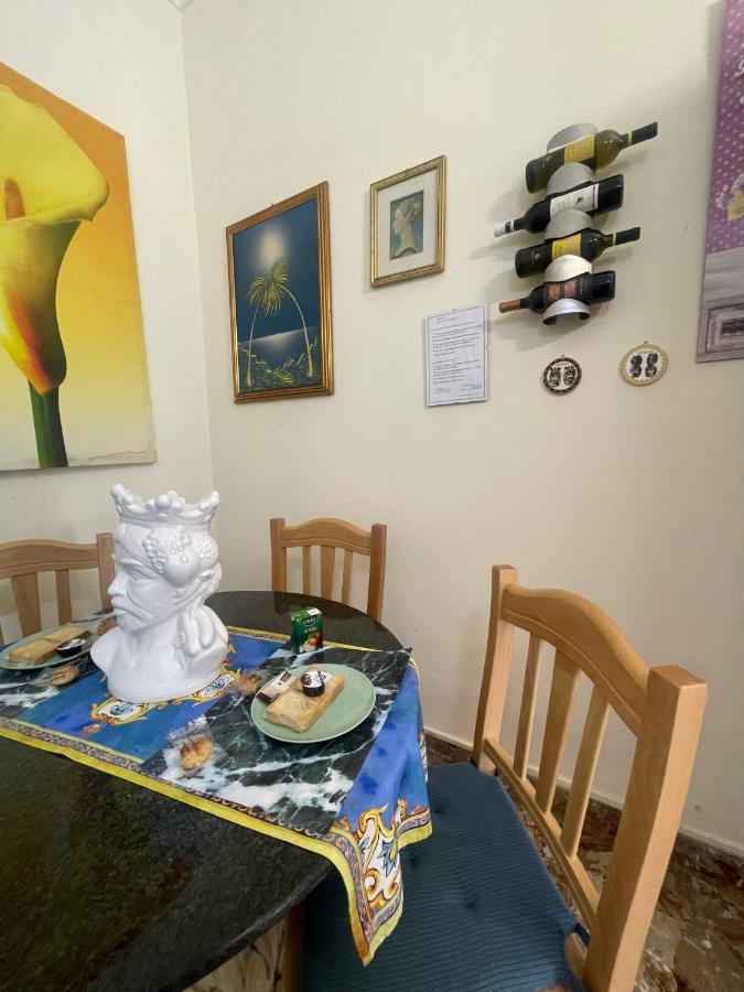 Maya'S Apartment Close To Ballaro Market And Central Station Palermo Luaran gambar