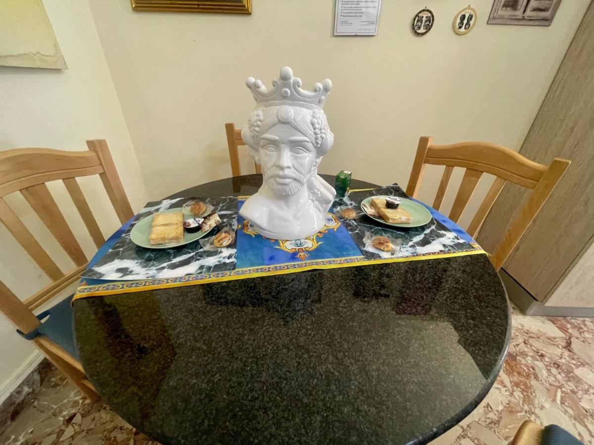 Maya'S Apartment Close To Ballaro Market And Central Station Palermo Luaran gambar